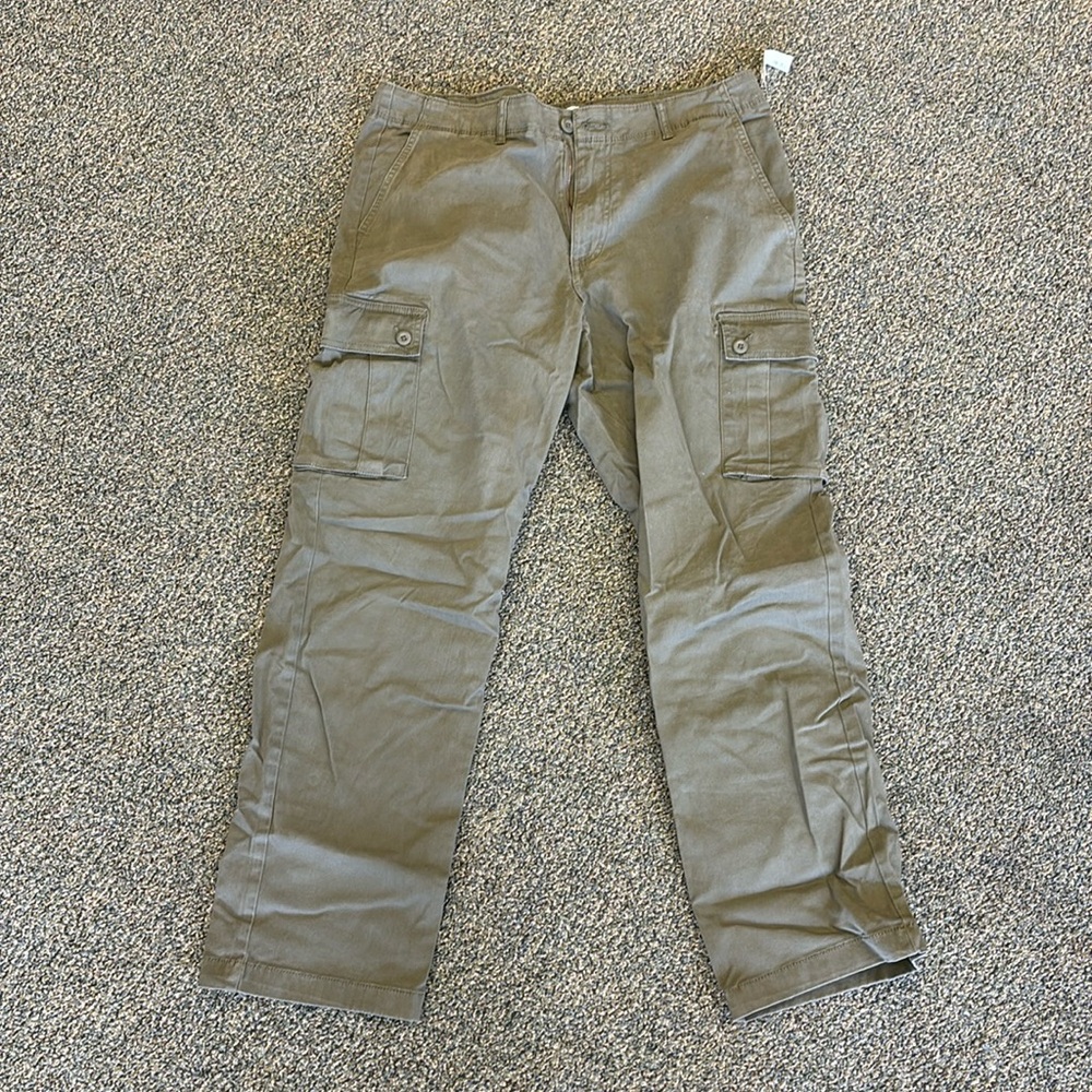 Amazon essentials cargo pantss